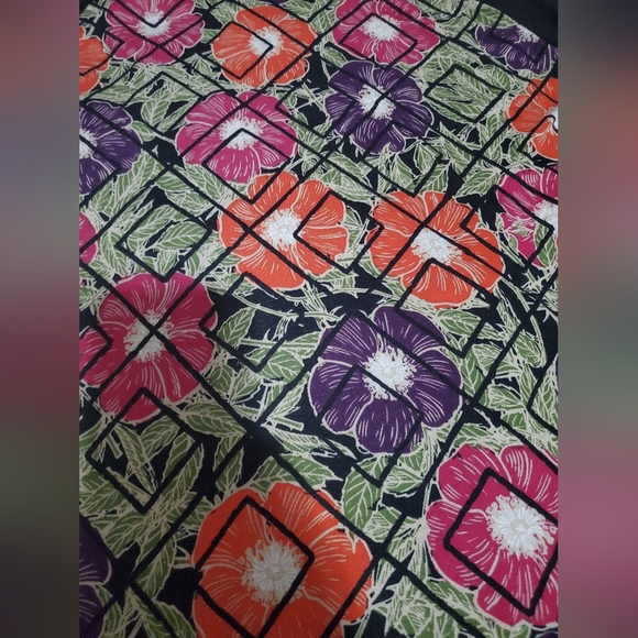 LuLaRoe top - Picture 2 of 6